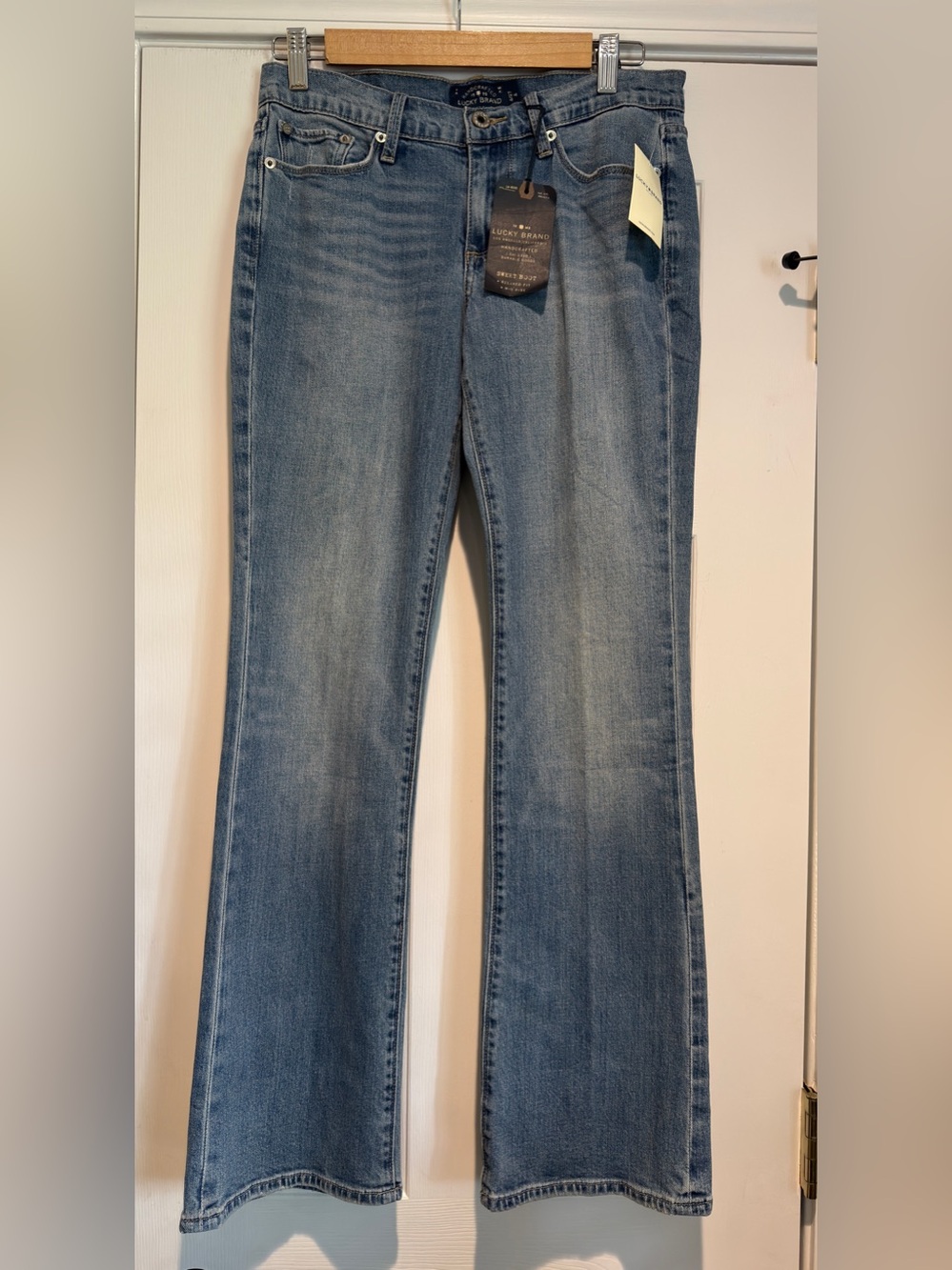 NWT Women's Lucky Brand Sweet Boot Jeans Size 4/27 Ankle Relaxed Fit Mid Rise